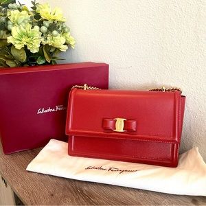 SALVATORE FERRAGAMO
Ginny Salvatore Ferragamo leather bag with Vara bow NWT